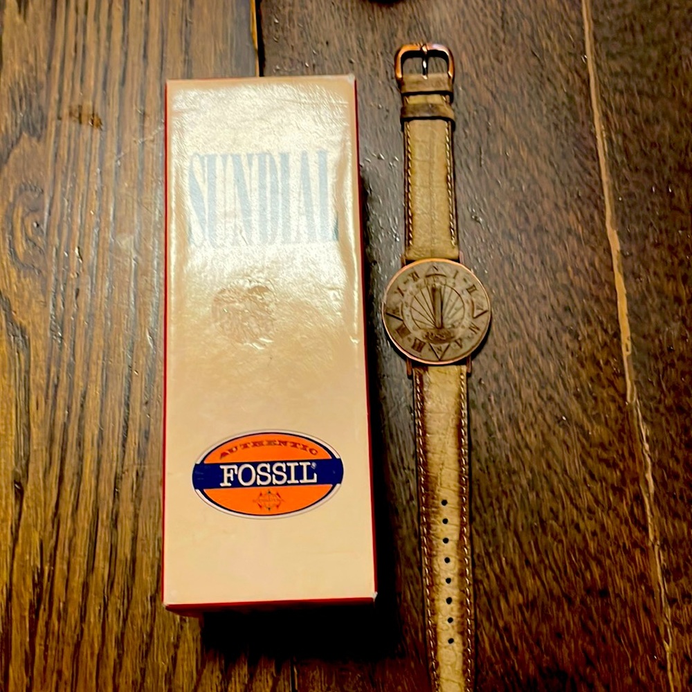 Fossil Vintage Sundial Watch, used and in good shape.